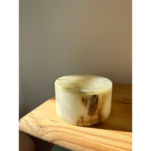 Round Onyx Keepsake Box - Picture 1 of 7